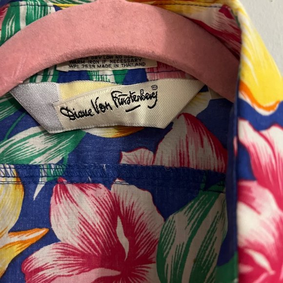 Diane Von Furstenberg Size Small Floral Print Sleeveless Button Up - Picture 3 of 4